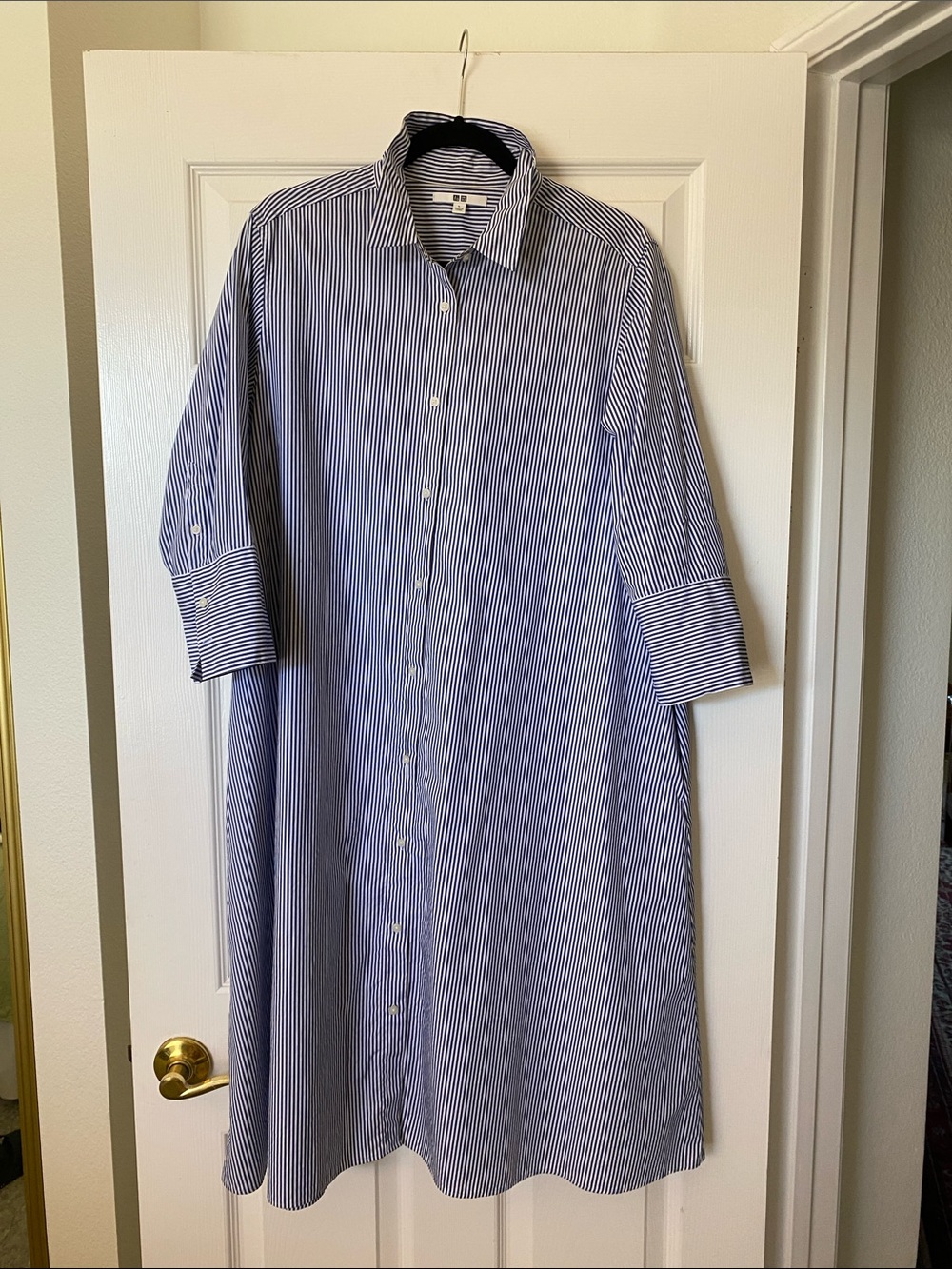 Uniqlo A line washable cotton Blue and White Striped Long Button-Down Shirt